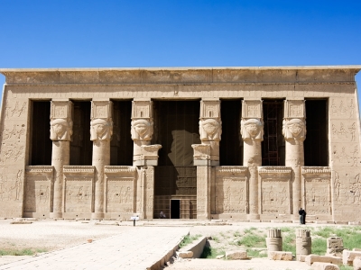 O templo de Hatchpsute e os t&uacute;mulos dos artes&atilde;os