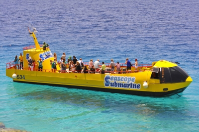 Barco com fundo de vidro